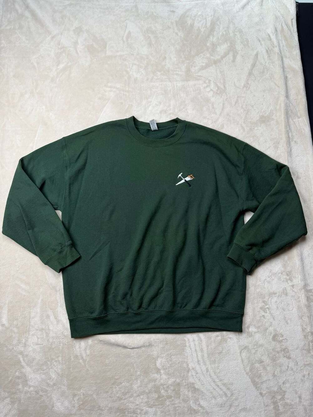 Gildan Heavy Blend Crewneck Sweatshirt Size XL Green Hammer Saw Embroidered